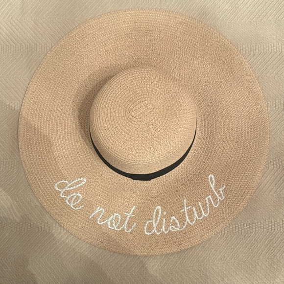 Beach Hat - Picture 2 of 5